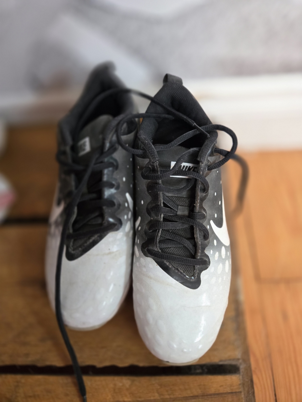 🗼Nike Black & White Soccer Cleats